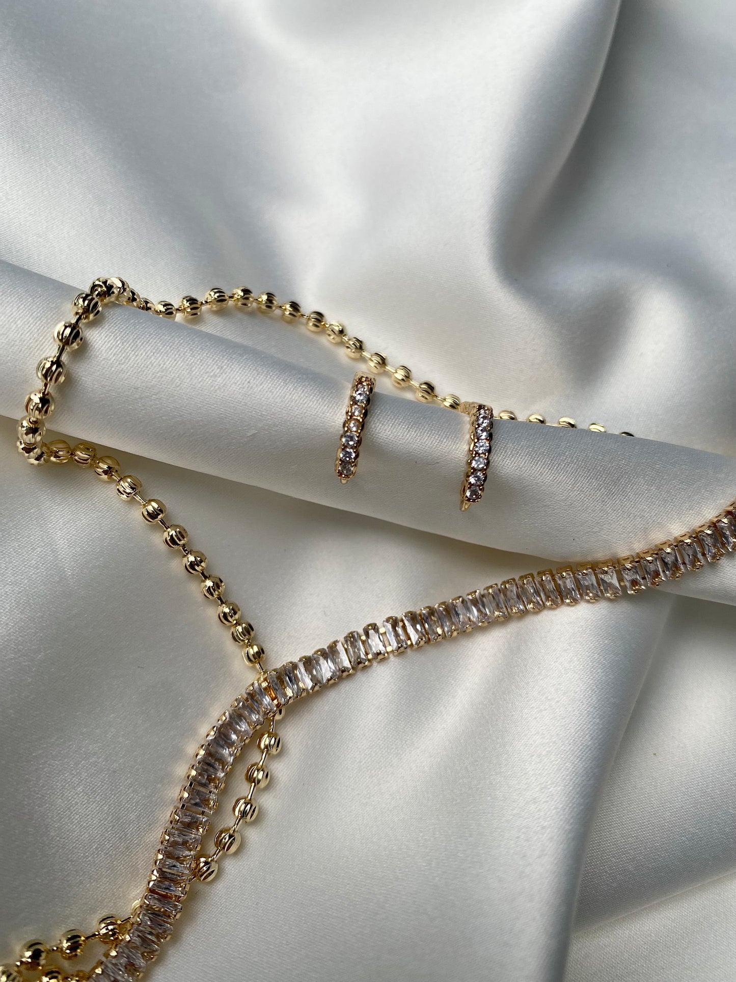 DAINTY RHINESTONE HUGGIES