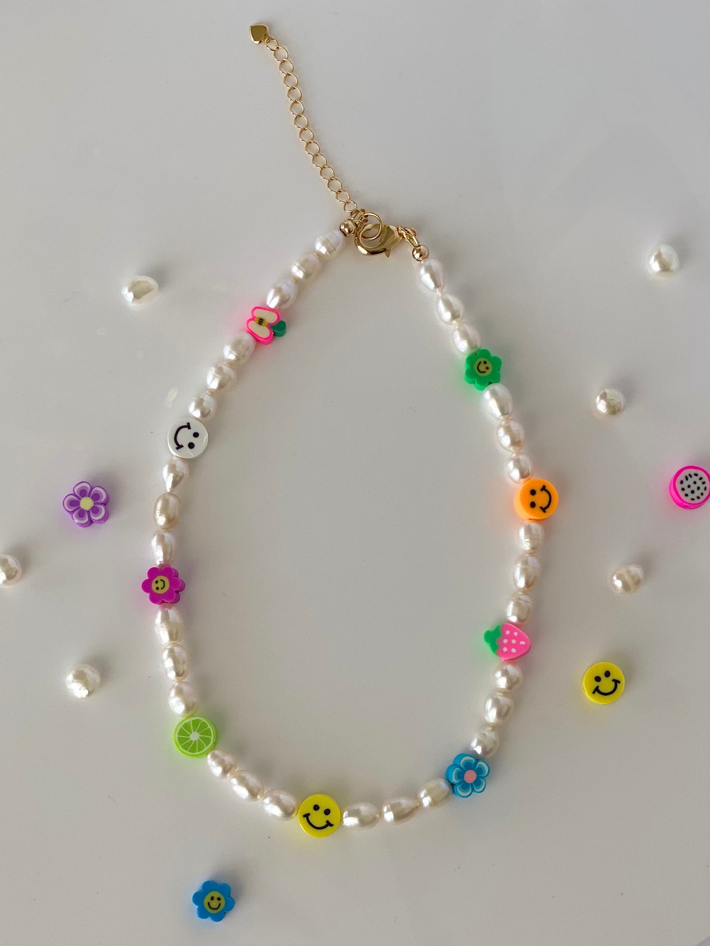 ELECTRIC PEARLS NECKLACE