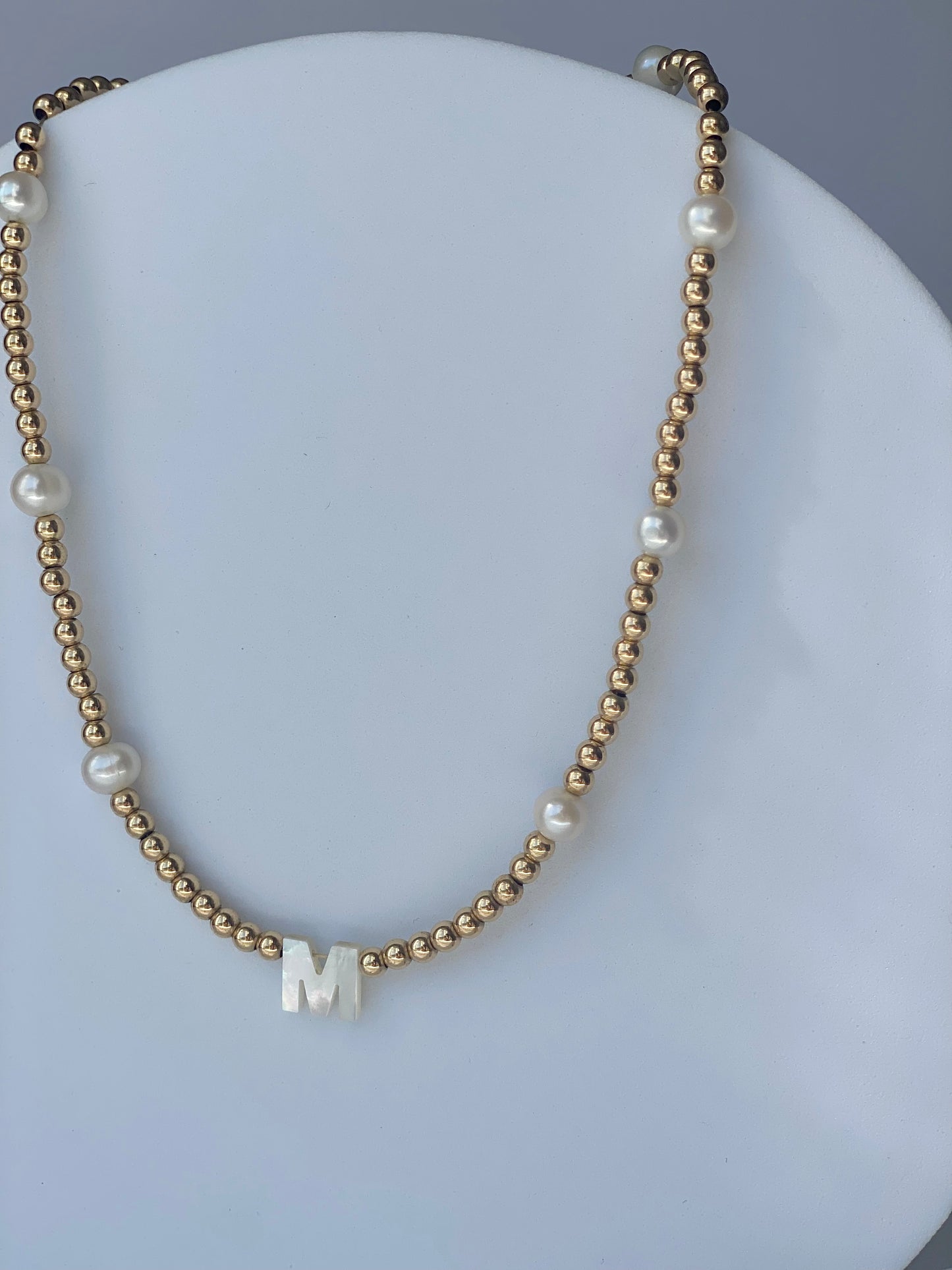 PRETTY NACRE NECKLACE