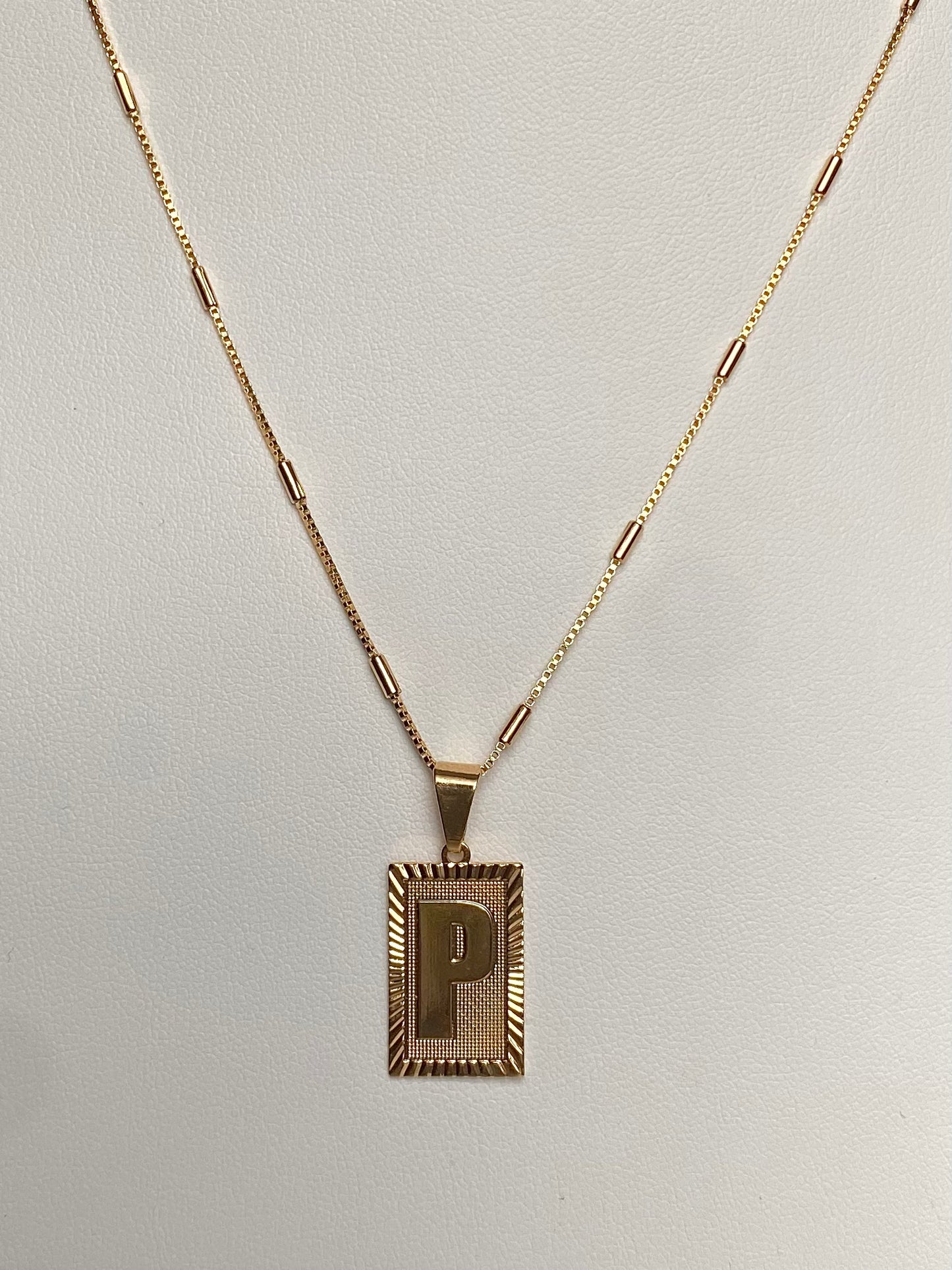 INITIAL PENDANT NECKLACE