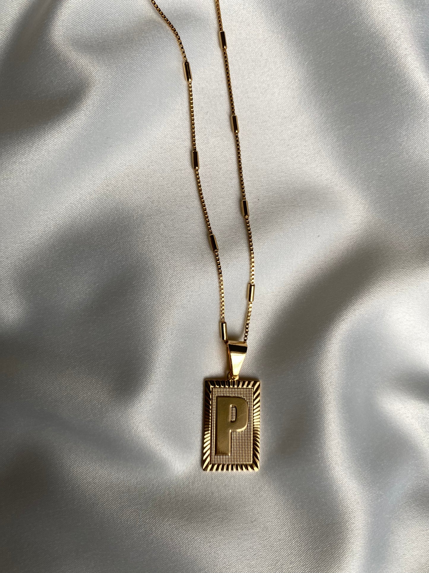 INITIAL PENDANT NECKLACE