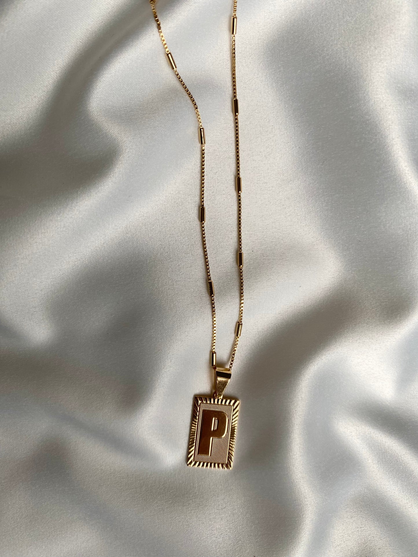 INITIAL PENDANT NECKLACE