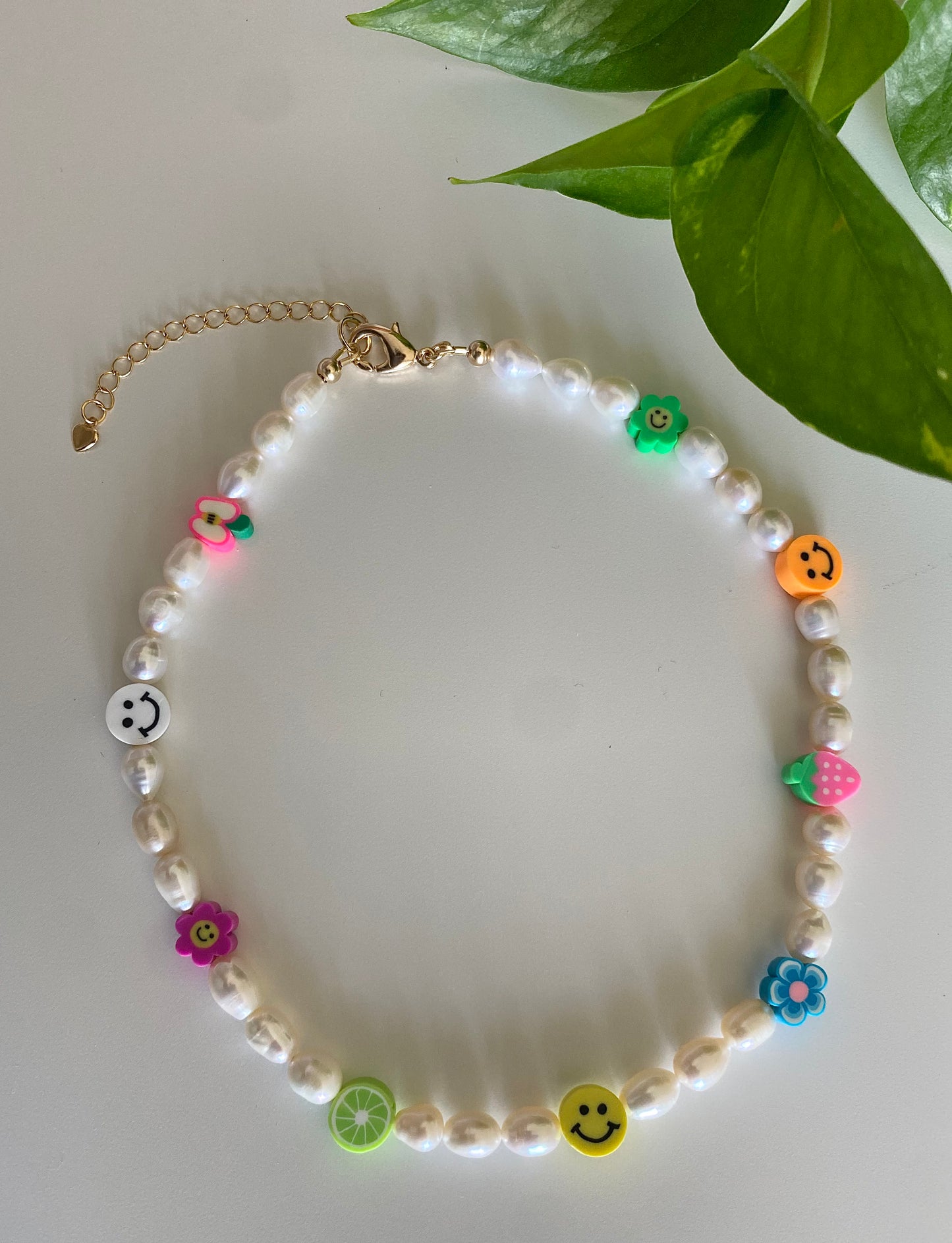 ELECTRIC PEARLS NECKLACE