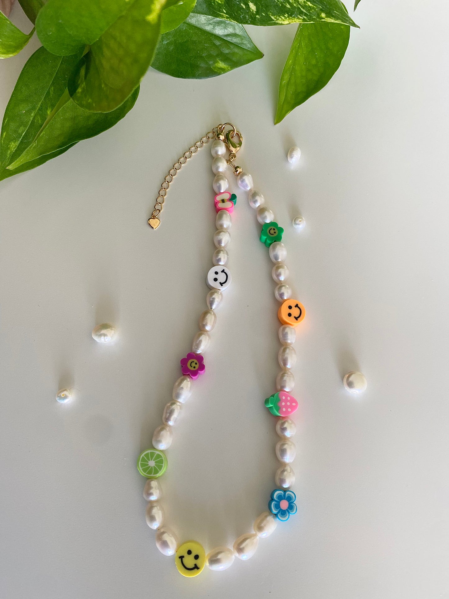 ELECTRIC PEARLS NECKLACE