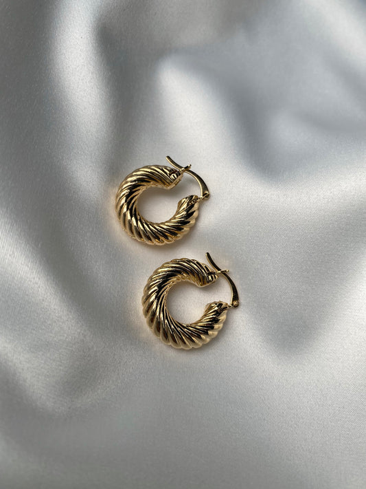 TWISTED LITTLE GOLD HOOPS