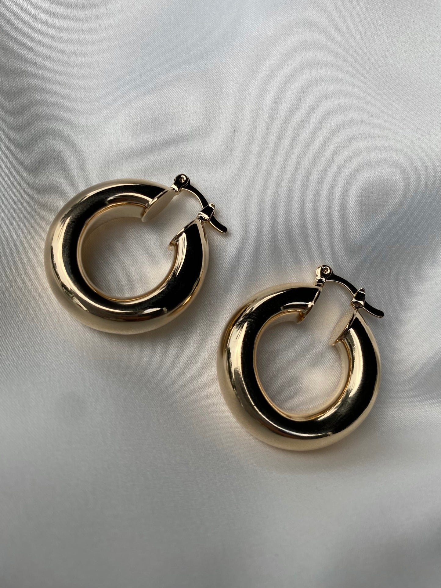 CHUNKY GOLD HOOPS