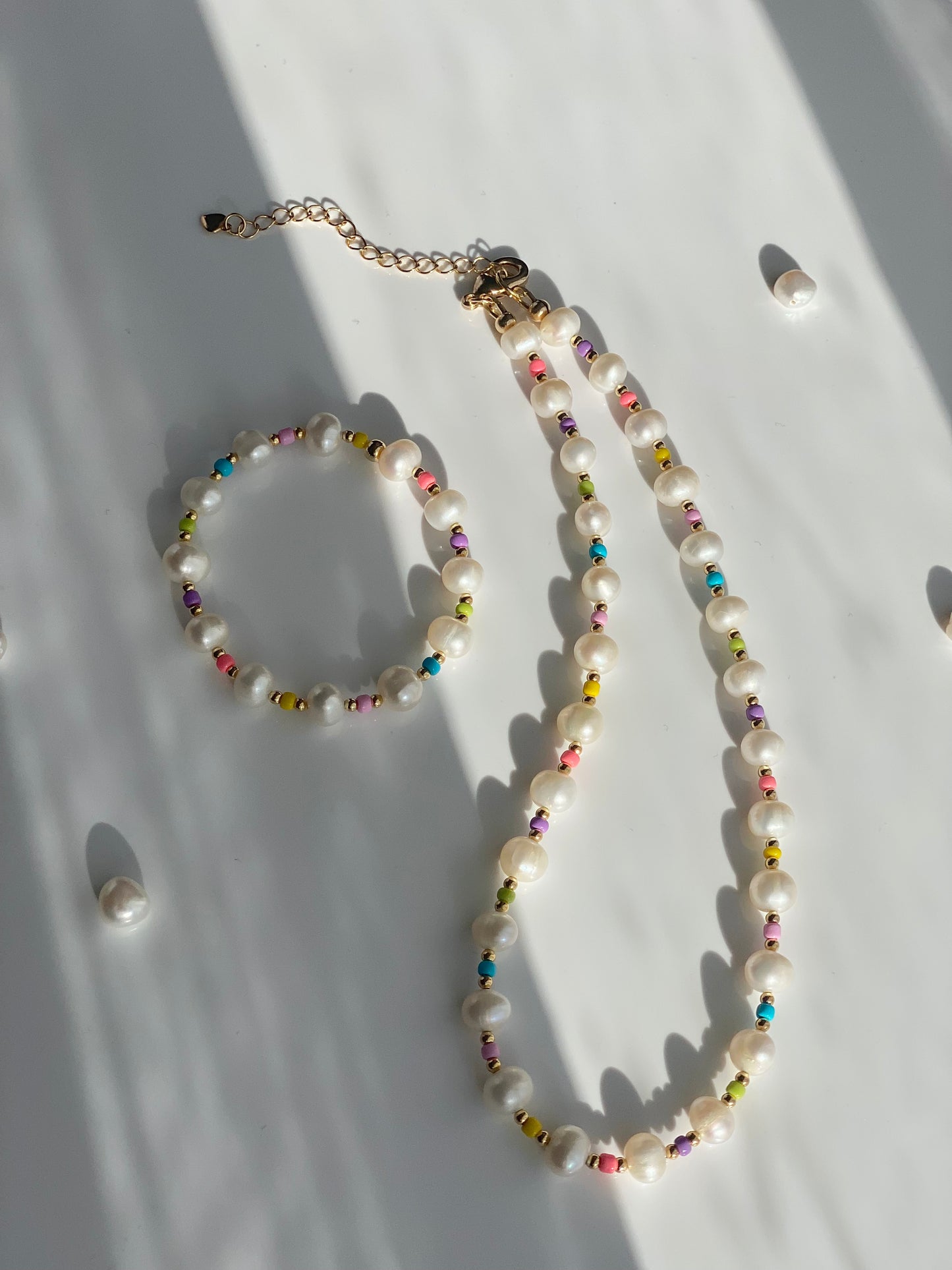 BUBBLE GUM PEARLS NECKLACE