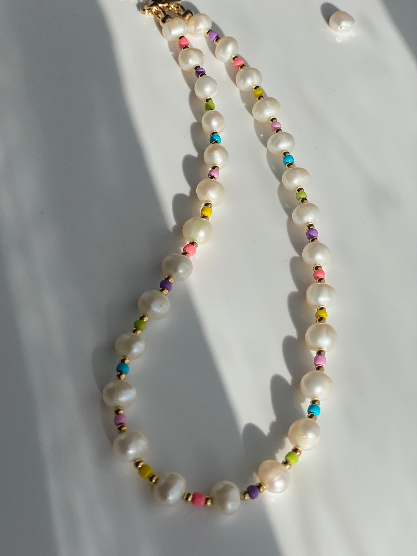 BUBBLE GUM PEARLS NECKLACE