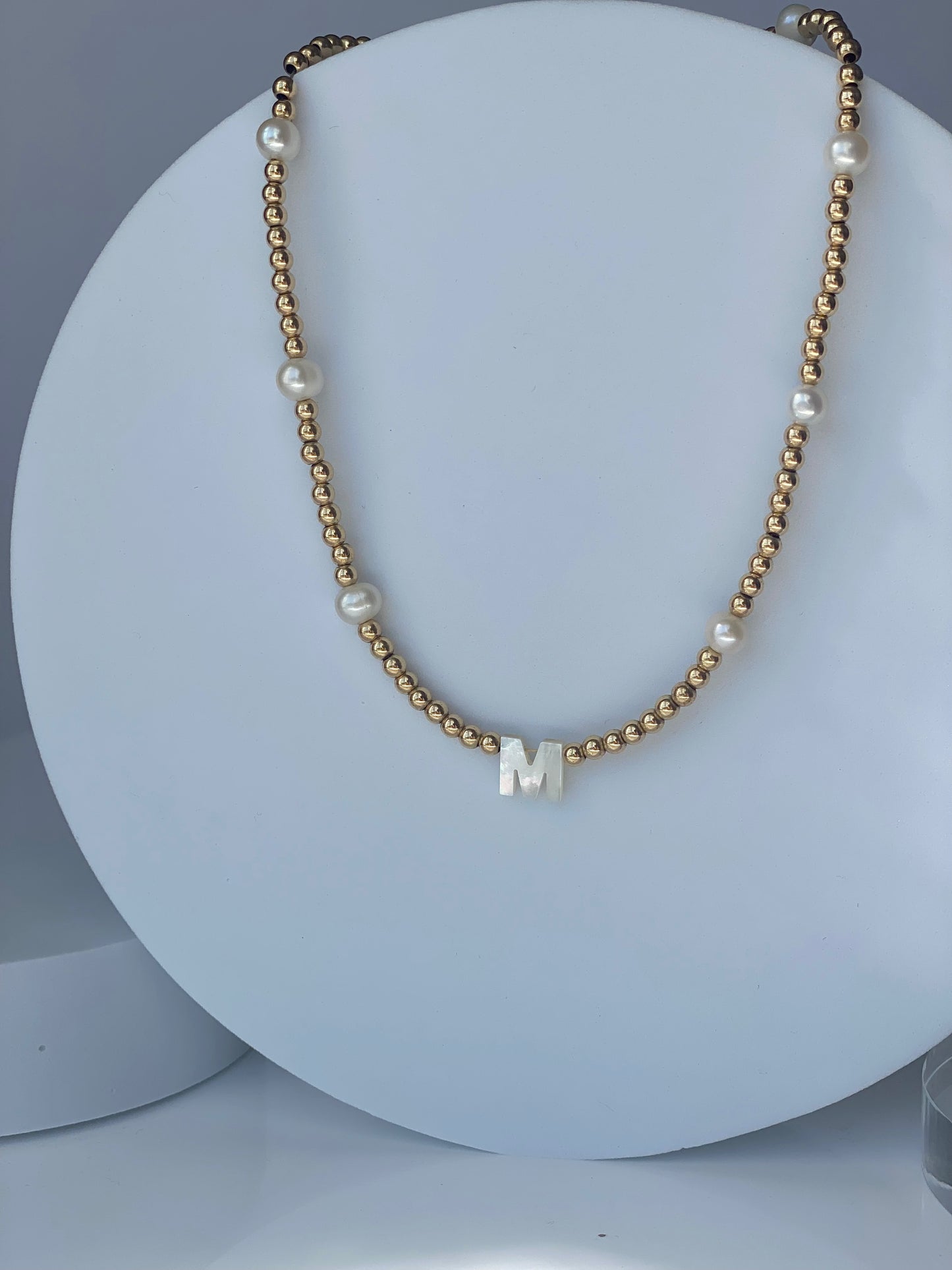 PRETTY NACRE NECKLACE