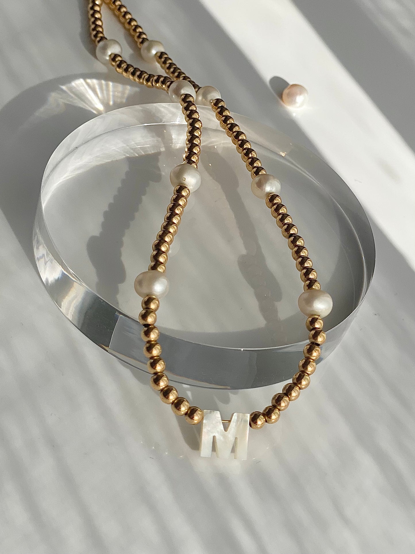 PRETTY NACRE NECKLACE