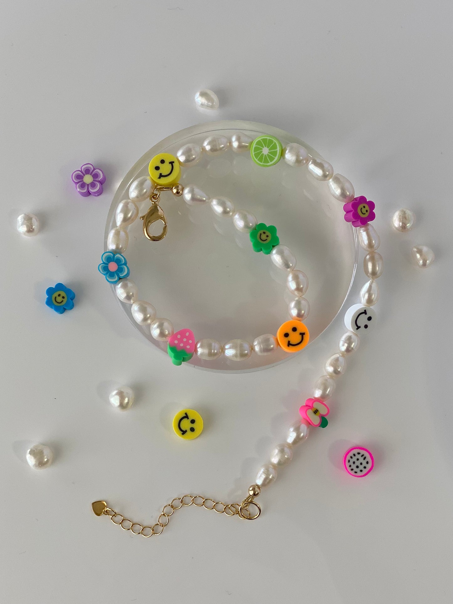 ELECTRIC PEARLS NECKLACE