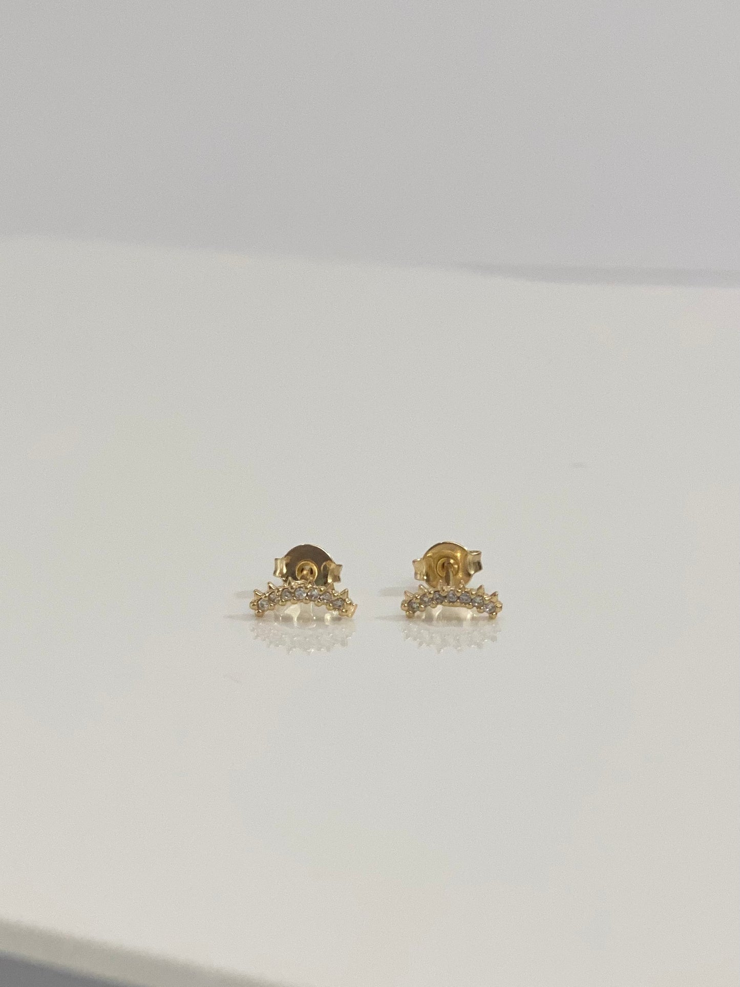 CURVE STUDS