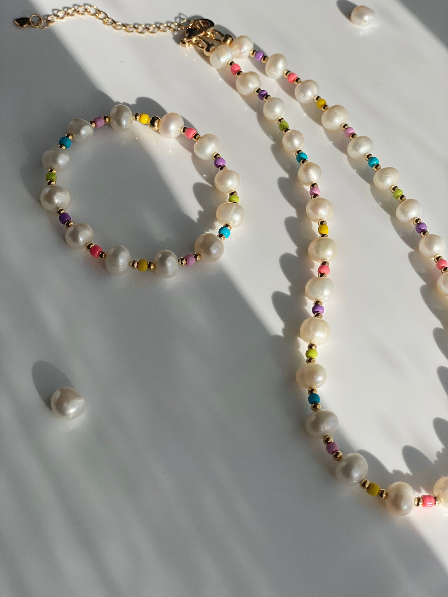 BUBBLE GUM PEARLS NECKLACE