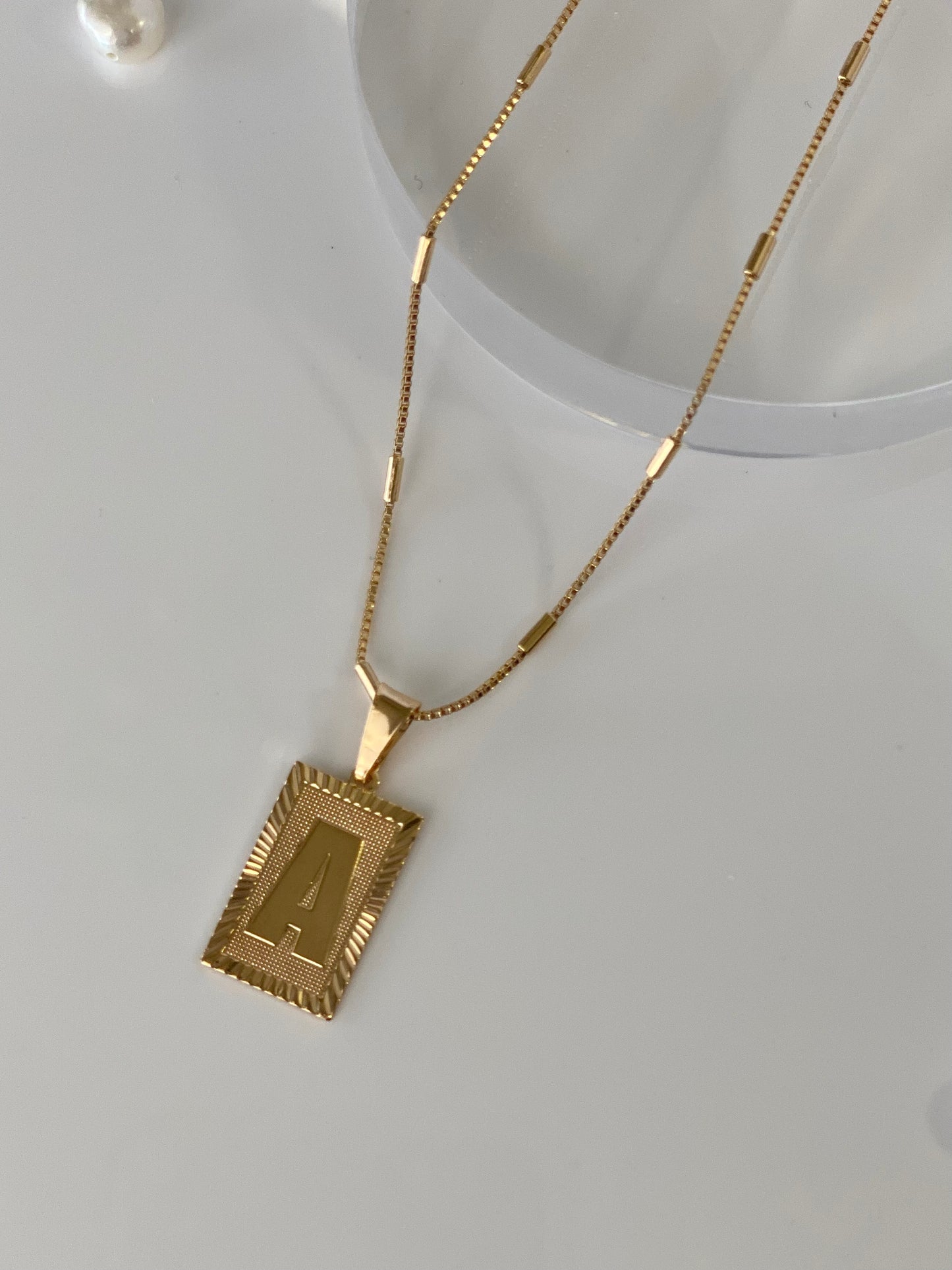 INITIAL PENDANT NECKLACE